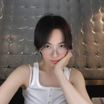 송혜교, <b>민낯</b>에 안경 쓰니 확 달라진 분위기…긱시크 무드도 '찰떡'