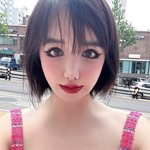 <b>박봄</b>, 번진 입술·아이라인까지..여전한 '파격 메이크업'