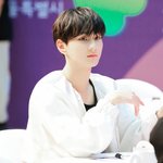 얘가 <b>리더</b>라고 대표로 앞에 나온것도 웃긴데