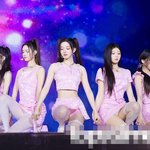 옷 맞춰 입고 컴백한 아일릿 쇼케이스.<b>jpg</b>