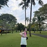 신시아, <b>내추럴</b>하게 빛난 리조트 룩의 정석