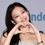 "책 <b>전량</b> 폐기하세요" 제니, 아빠 자처한 사칭범 상대로 '승소'...