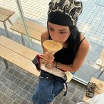 엄정화, 커피잔보다 작은 얼굴..건강美 넘치네