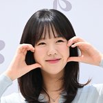 지예은, 귀여운 양볼하트 [포토엔<b>HD</b>]