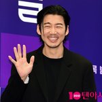 [공식] '5살 연하 <b>CEO</b>' 윤계상, 18년 만에 복귀한다…도핑...