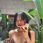 ‘박성광’ 이솔이, 비키니 입고 <b>수박</b> 앙‥43㎏의 볼륨감