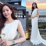 [어케생각해] “순백의 사랑해”… 한지민, <b>일몰</b>보다 눈부신 교토 드레스...