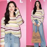 [어케생각해] 이주빈, 봄을 입고 나타났다… 니트+연청+라탄백으로...