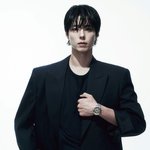 얼굴이랑 몸이 크게 싸우고 있다는 화보 컷