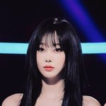 <b>흑발</b>로 돌아온 지젤, 요즘 얼굴폼 미쳤음