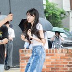 [현장포토] "흰티+청바지"...청하, <b>심플</b>룩의 정석