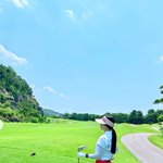 '<b>이완</b>' 이보미, 시누이 김태희와 골프 "언니는 막 찍어도 화보"