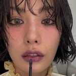 나나 강렬한 변신... 발렌티노와 만난 유니크 스타일