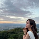 한지민, 화이트 드레스 입고 <b>여신</b> 미모...최정훈 또 반할라