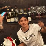 뷔 인스타 새 피드 이거 <b>남친미</b> 있음