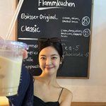 있지 <b>리아</b>, 일상도 화보 만드는 미모…조지아서 뽐낸 청순 자태