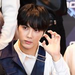 [단독]'전속계약금 15억' 받은 주학년, '日 AV 배우 포옹'...