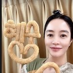 <b>츄러스</b>로 만든 김혜수 이름..얼굴보다 큰 선물 ('시그널2')