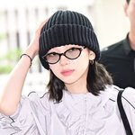 [현장포토] "<b>비니</b>도 찰떡이야"…카리나, 시크한 출국