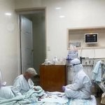 [웃픽] 2021년 <b>방호복</b>을 입은 간호사와 90대 할머니.