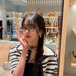 장원영, 안경으로도 가려지지 않는 미모…'<b>럭키</b>비키' 비주얼 폭발