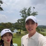 연하' 애프터스쿨 정아, 남편 휴가에 껌딱지…커플룩 입고 <b>라운</b>딩