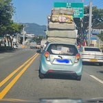 <b>SBS</b>는 부산 과적차량에 대한 제보를 받습니다.