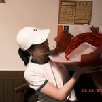 임지연, 생일 마무리는 역시 이도현과?…대형 <b>장미</b> 꽃다발 누가 줬게