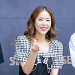 [단독] '문원과 43세 결혼' 신지, 8월 코요태 컴백..열일...