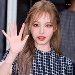 새로 염색하고 <b>로판</b> 여주가 된 걸그룹 멤버