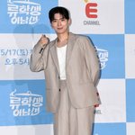 [종합] '장원영 소속사' 유명 아이돌, 해외서 충격적인 굴욕 당했다…"지우개...