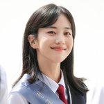 단정한 교복 입으니까 또 달라보이는 여배우