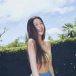 '크러쉬 5년 열애' 조이, 브라톱만 입고 과감한 복근 공개