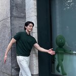 김우빈, 밀라노에 <b>등장</b>한 팔척 모델‥신민아와 데이트 이런 모습?
