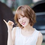 레드<b>벨벳</b> 웬디, ‘출근길에서도 롯데 자이언츠 팬 인증한 <b>승리</b> 요정...