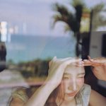 크러쉬 조이, 해변에서 전한 힐링 모먼트…<b>SNS</b> 속 여름 화보