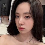 [댓글부탁해] 신시아, 시스루 오프숄더 드레스로 고혹미 폭발