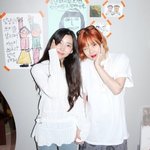 '현아 결혼식 불참' <b>포미닛</b>, 9년 만 불화설 종식…꼭 잡은 손...