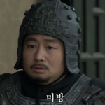 [이것좀봐줘] 세계에서 립스틱을 가장 많이 먹은 것 같은 남성.jpg