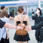 크러쉬<b>신효섭</b>여자친구조이박수영 뒷모습