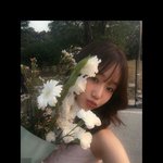 햇살을 안고 피어났죠”…최유정, <b>초여름</b> 꽃다발→순수미 감탄