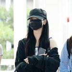 [포토] 하츠투하츠 유하 '눈만 빼꼼'