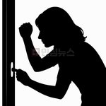 가수 스토킹하다 경찰 해임된 여경 또 집 찾아갔다가 체포ㄷㄷ 소름임