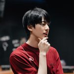 <b>진</b> 왜케 잘생김