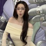 우아한 원피스+힙한 안경 착용.."오!" 귀여움 폭발[스타<b>IN</b>]