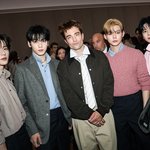 <b>로버트</b> 패틴슨과 투바투 투샷