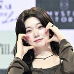 빌리 츠키, <b>SM</b>엔터 취업했다?...후배 콘텐츠 촬영(워크<b>돌</b>)