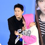 [포토] '좀비딸' 조정석, <b>좀비</b>딸로 변한 박경림 보디가드