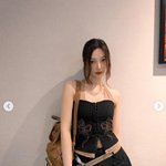 조이는 <b>가수</b> 크러쉬와 공개 열애 중이다.