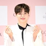 ‘얼굴 천재’ 송강, 軍 전역 후 ‘포핸즈’로 복귀할까..“검토...